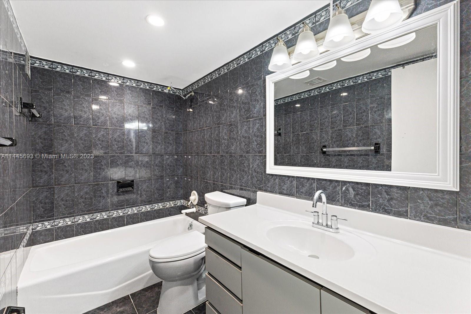 5005 Collins Ave Unit: 607