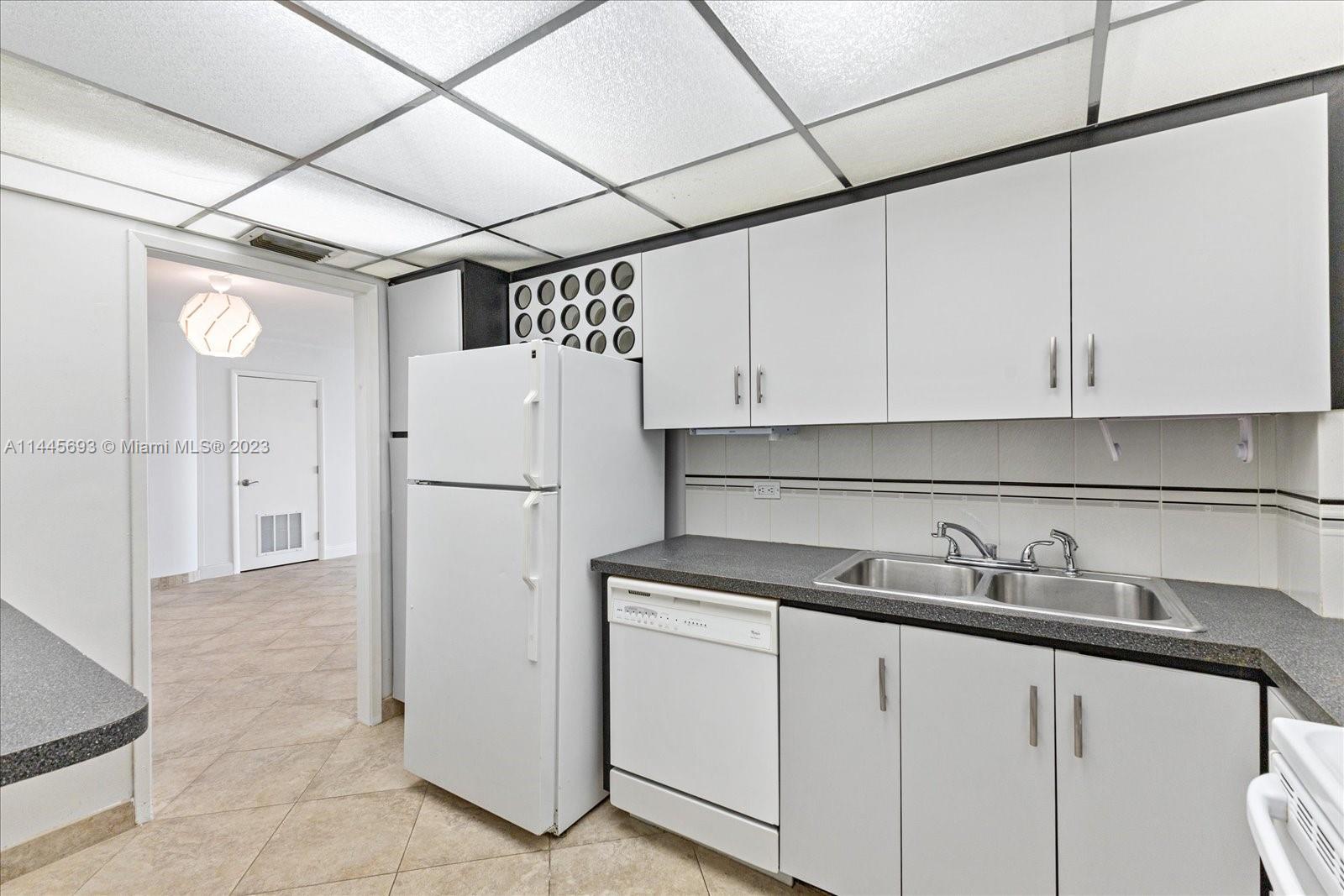 5005 Collins Ave Unit: 607