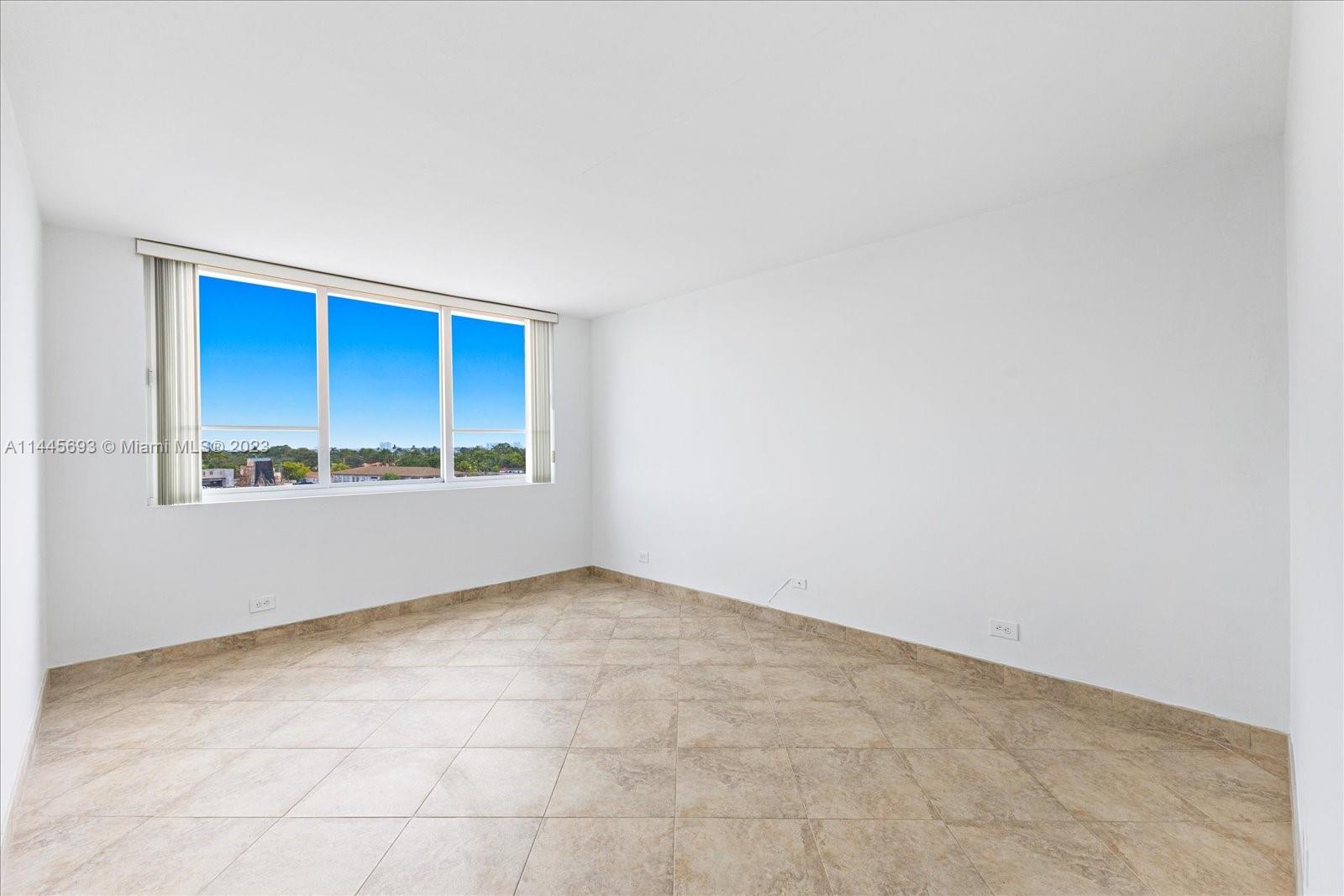 5005 Collins Ave Unit: 607