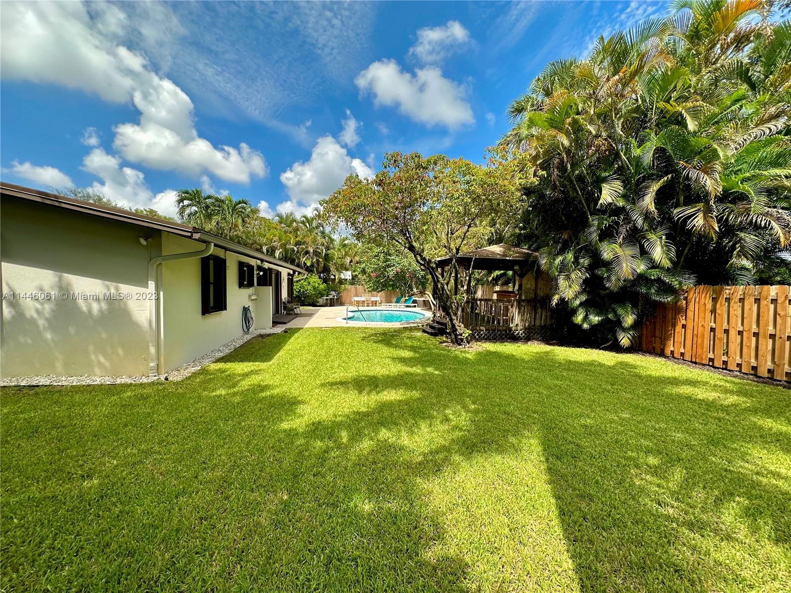 1729 SW 4th Ct