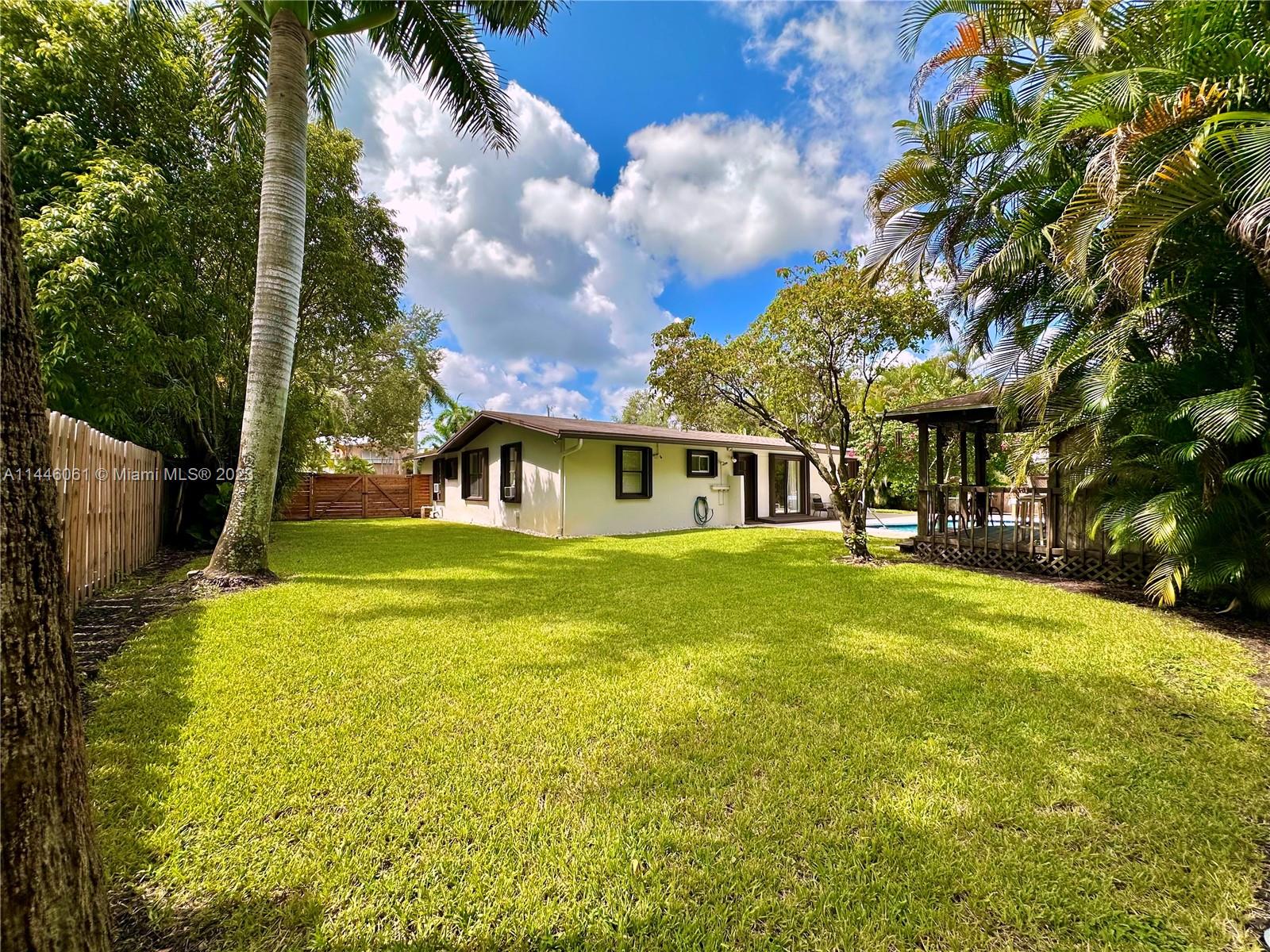 1729 SW 4th Ct