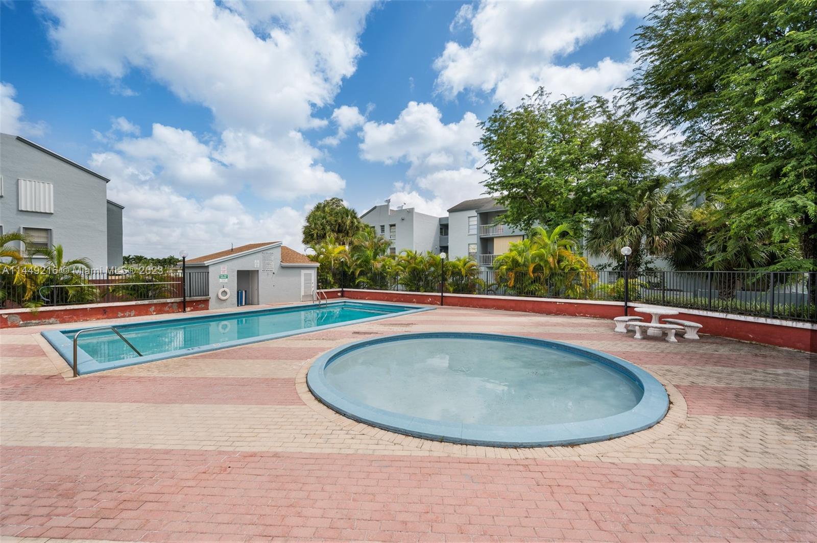 1725 W 60th St Unit: F220