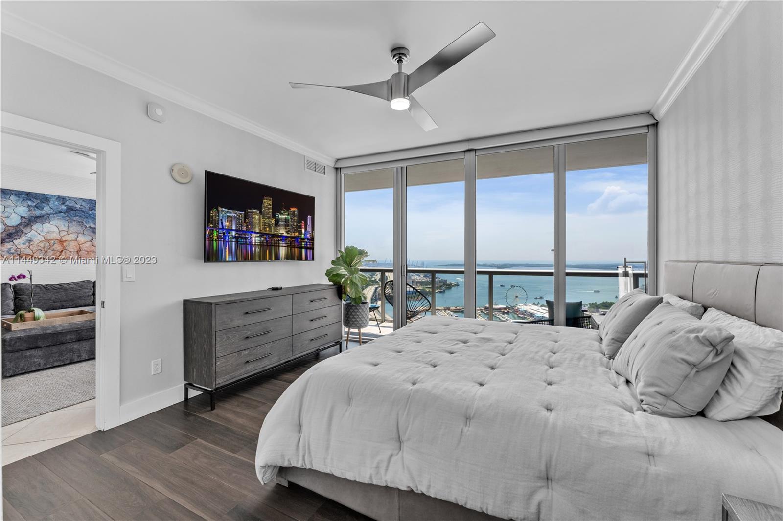 888 Biscayne Blvd # 4006