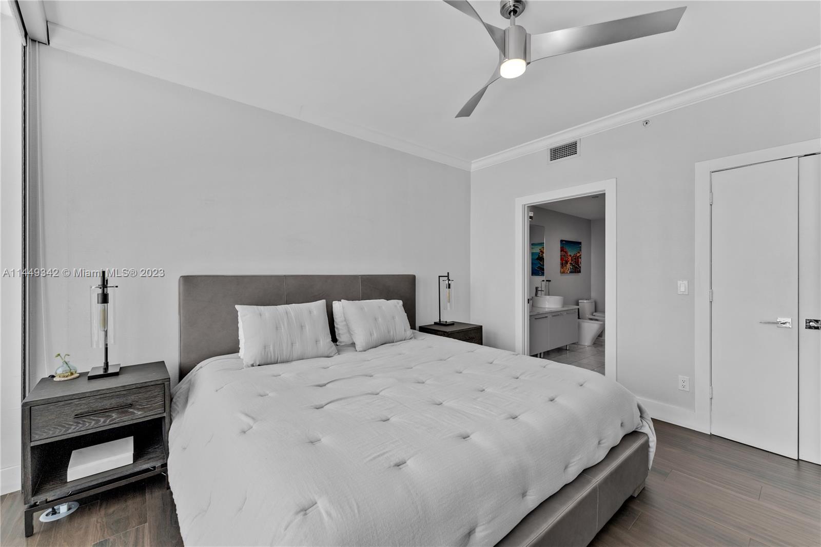 888 Biscayne Blvd # 4006