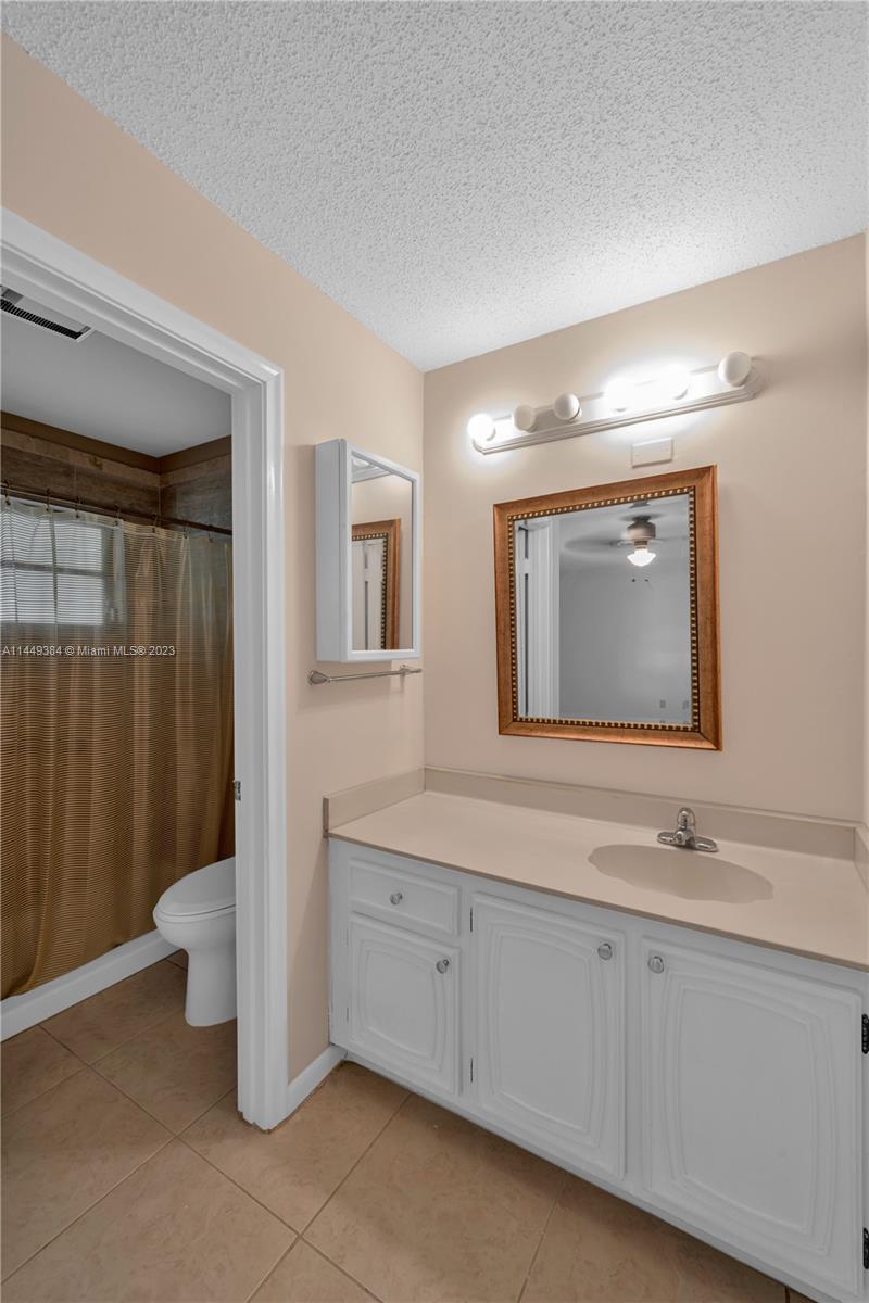 822 W High Point Dr W Unit: C