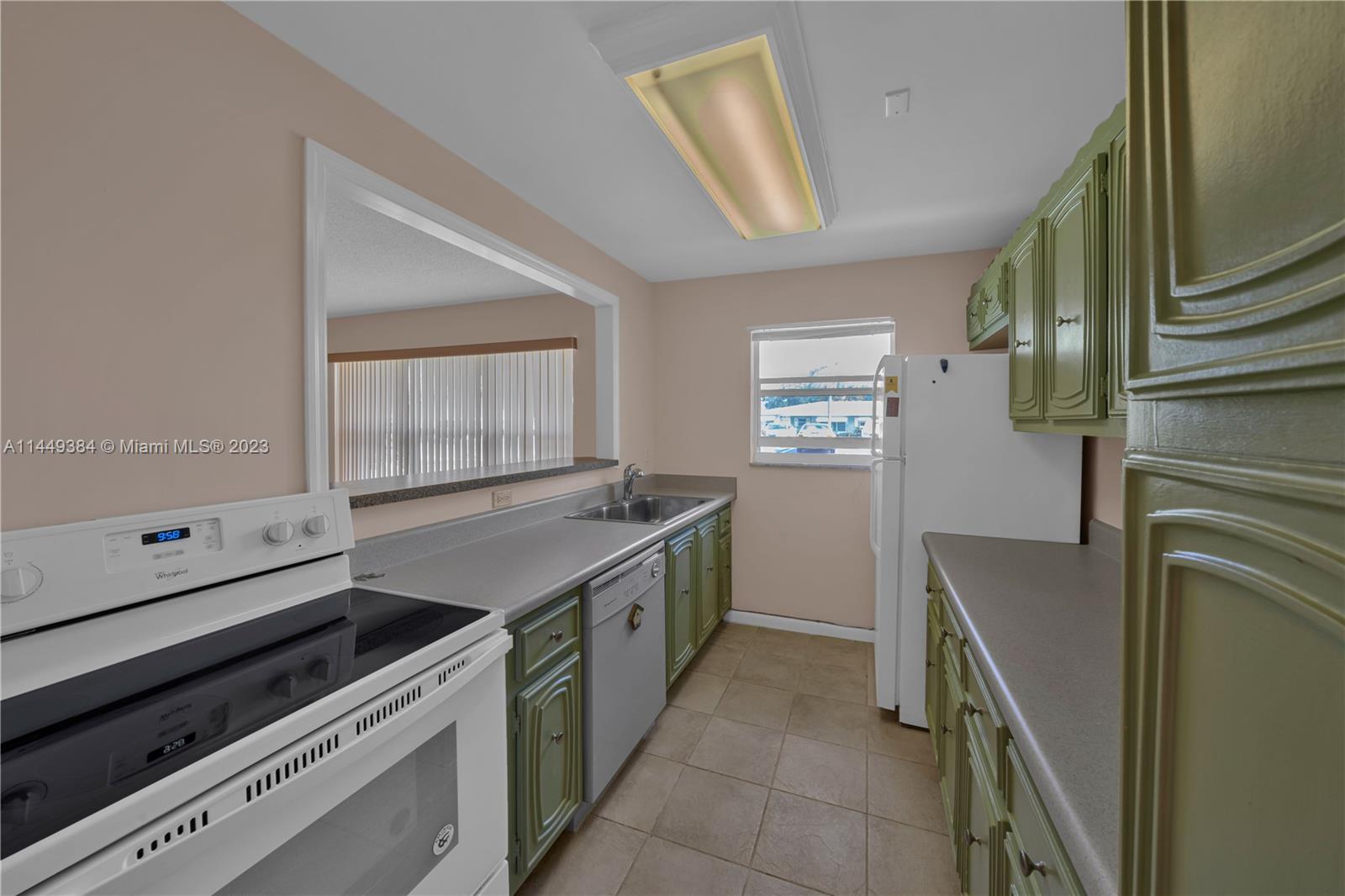 822 W High Point Dr W Unit: C