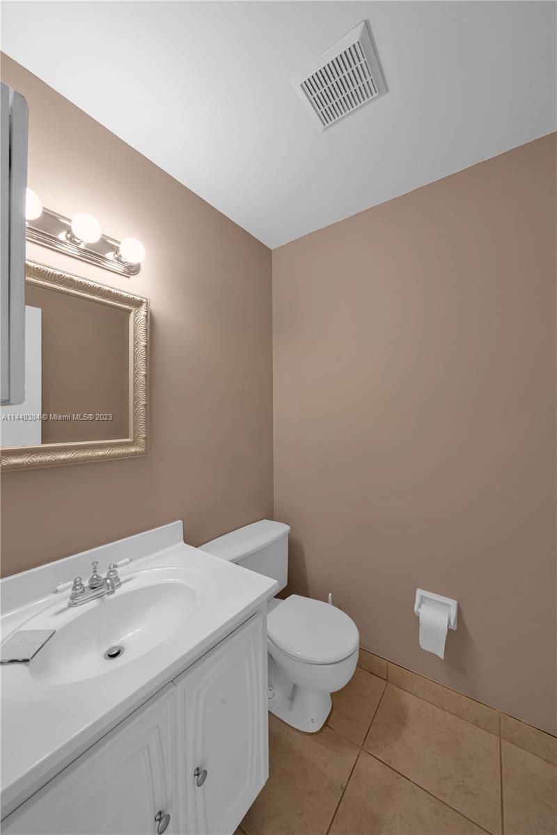 822 W High Point Dr W Unit: C