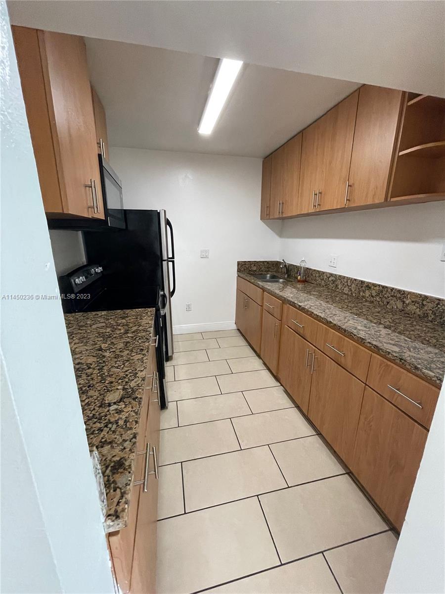 4721 NW 7th St # 12 Unit: 101-12