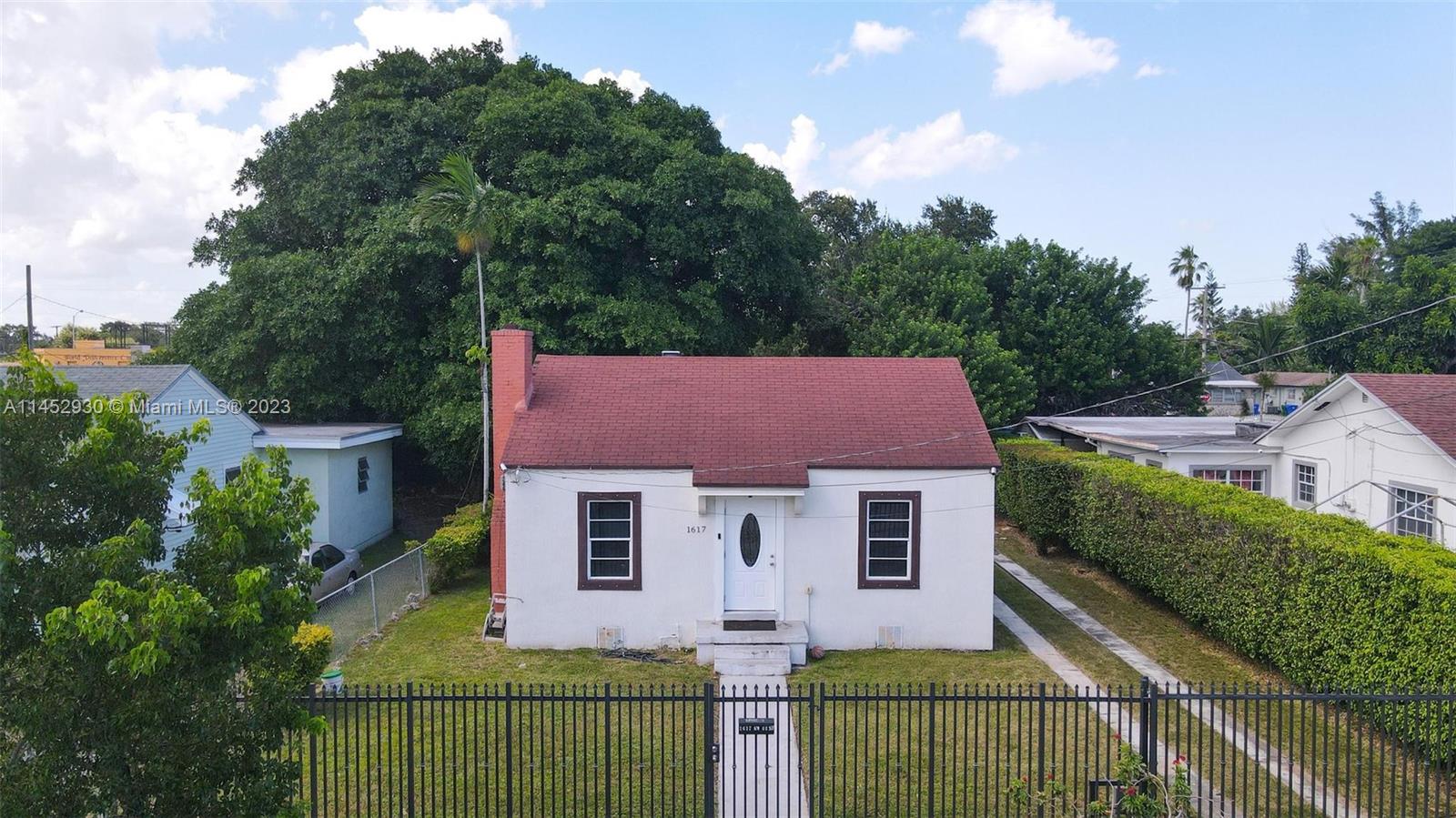 1617 NW 44th St
