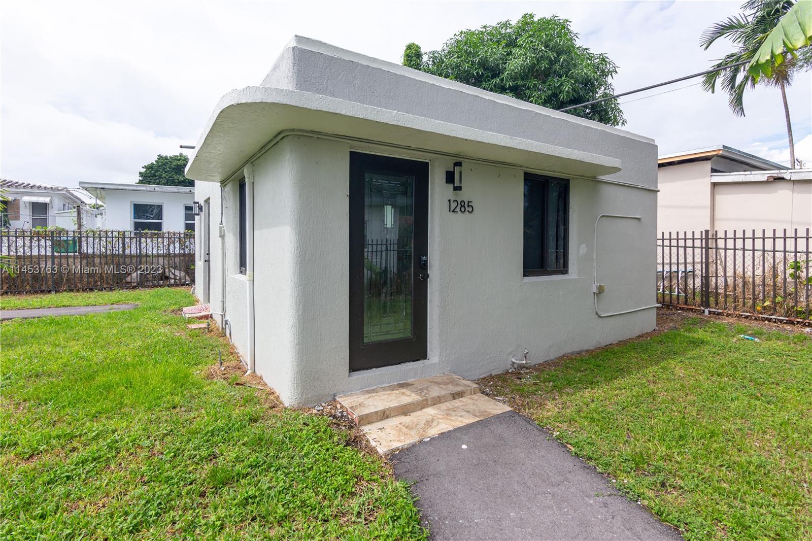 1281 NE 110th St # 1285