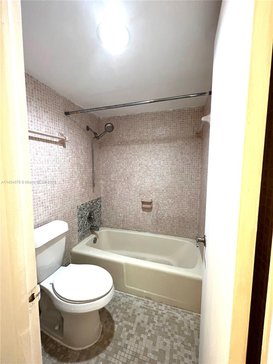 677 SW 9th Ave # 202