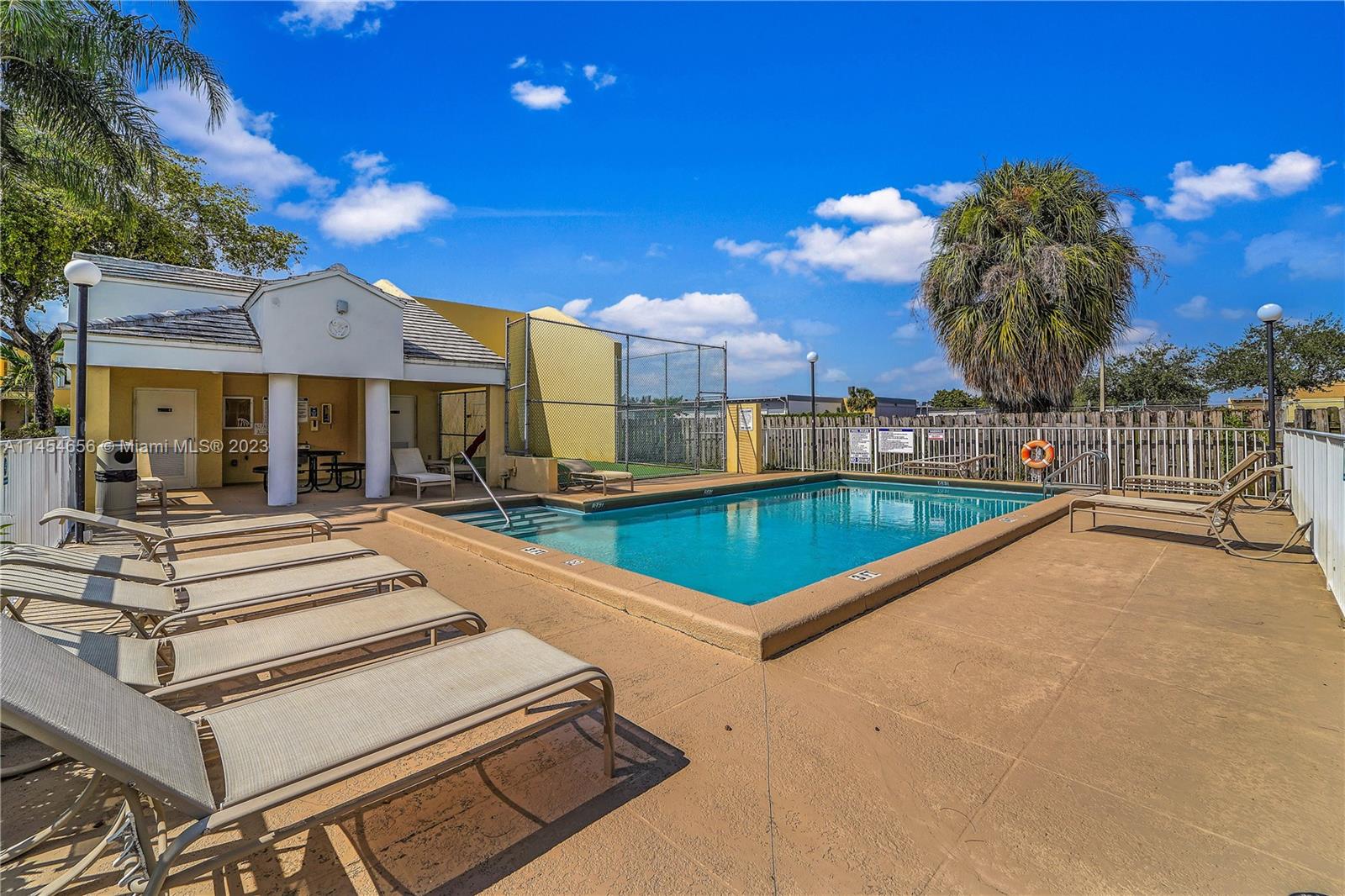 6865 SW 45th Ln Unit: 1