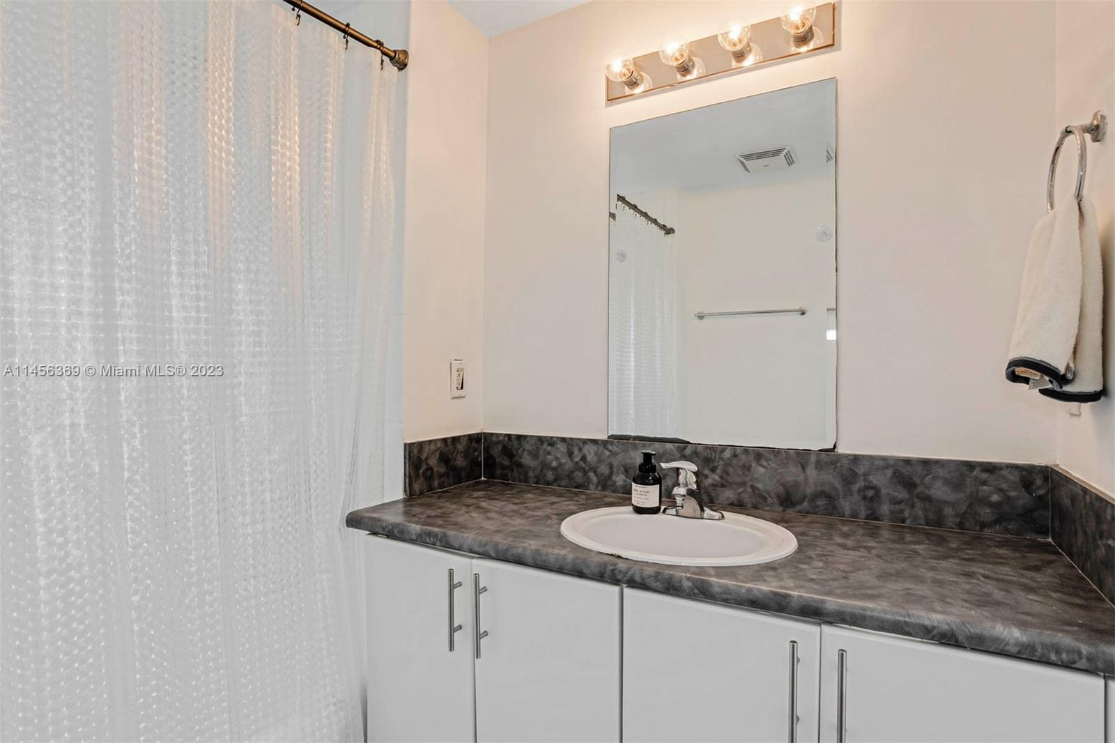 455 NE 25th St # 605