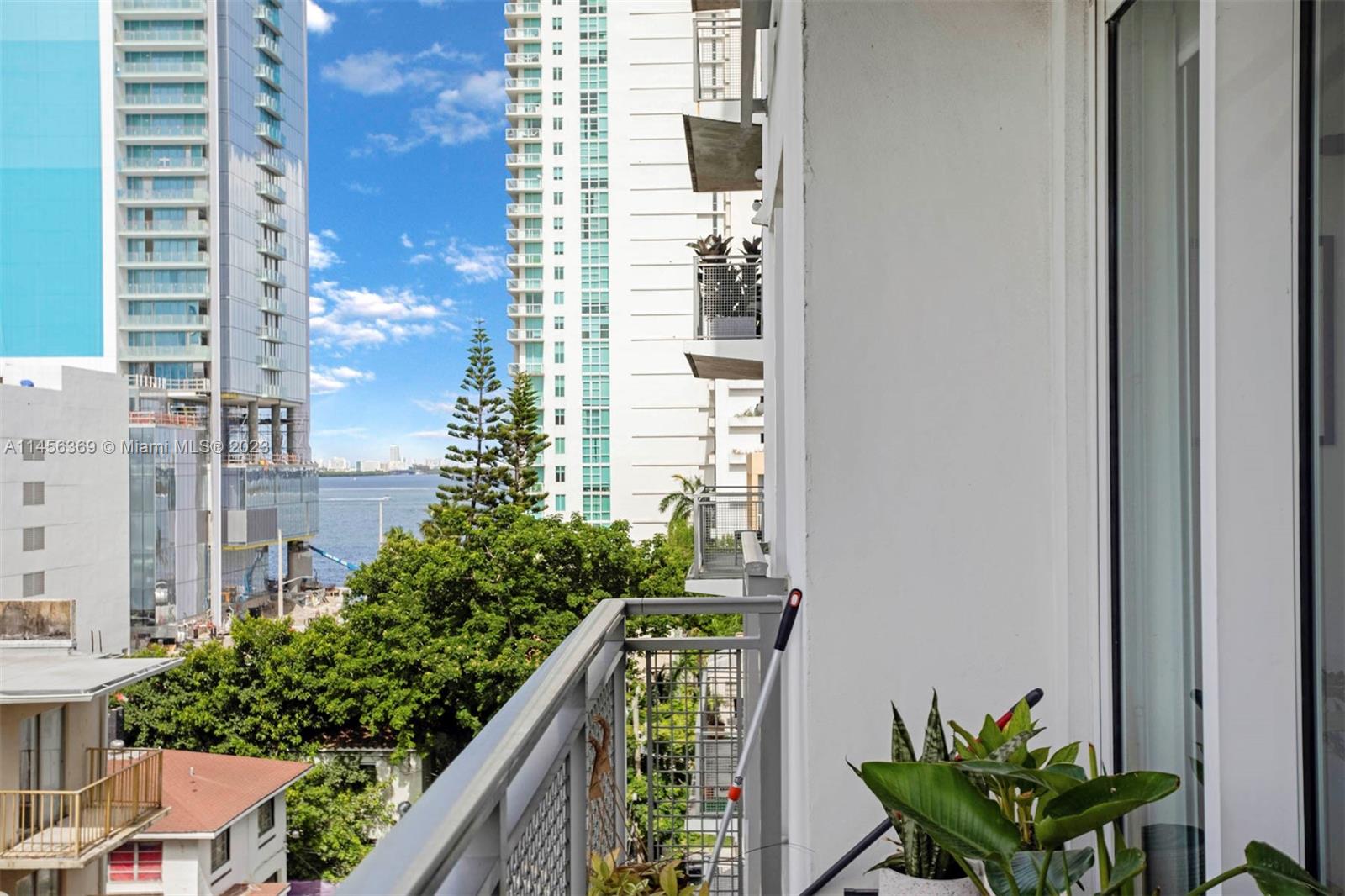 455 NE 25th St # 605