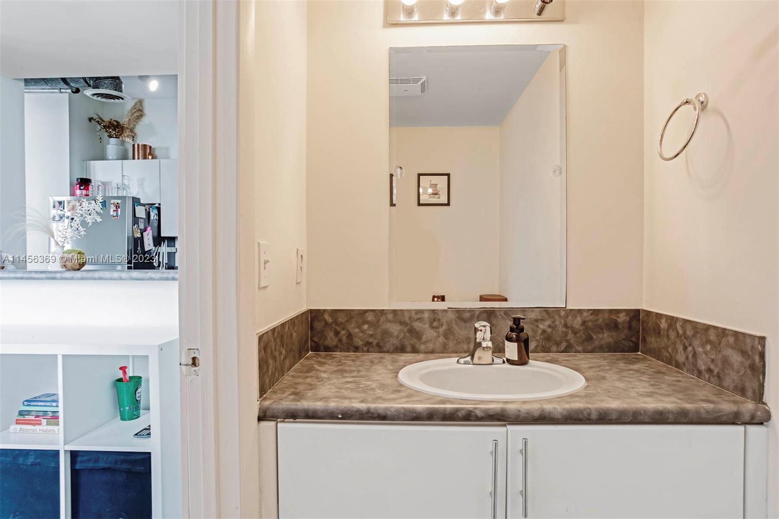 455 NE 25th St # 605