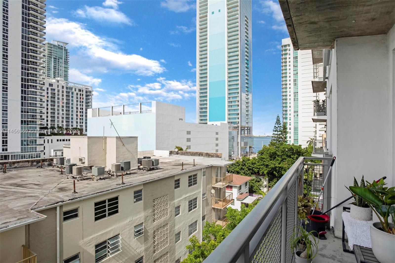 455 NE 25th St # 605