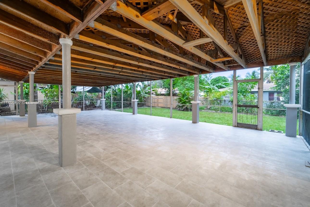 320 NE 160th St Unit: main