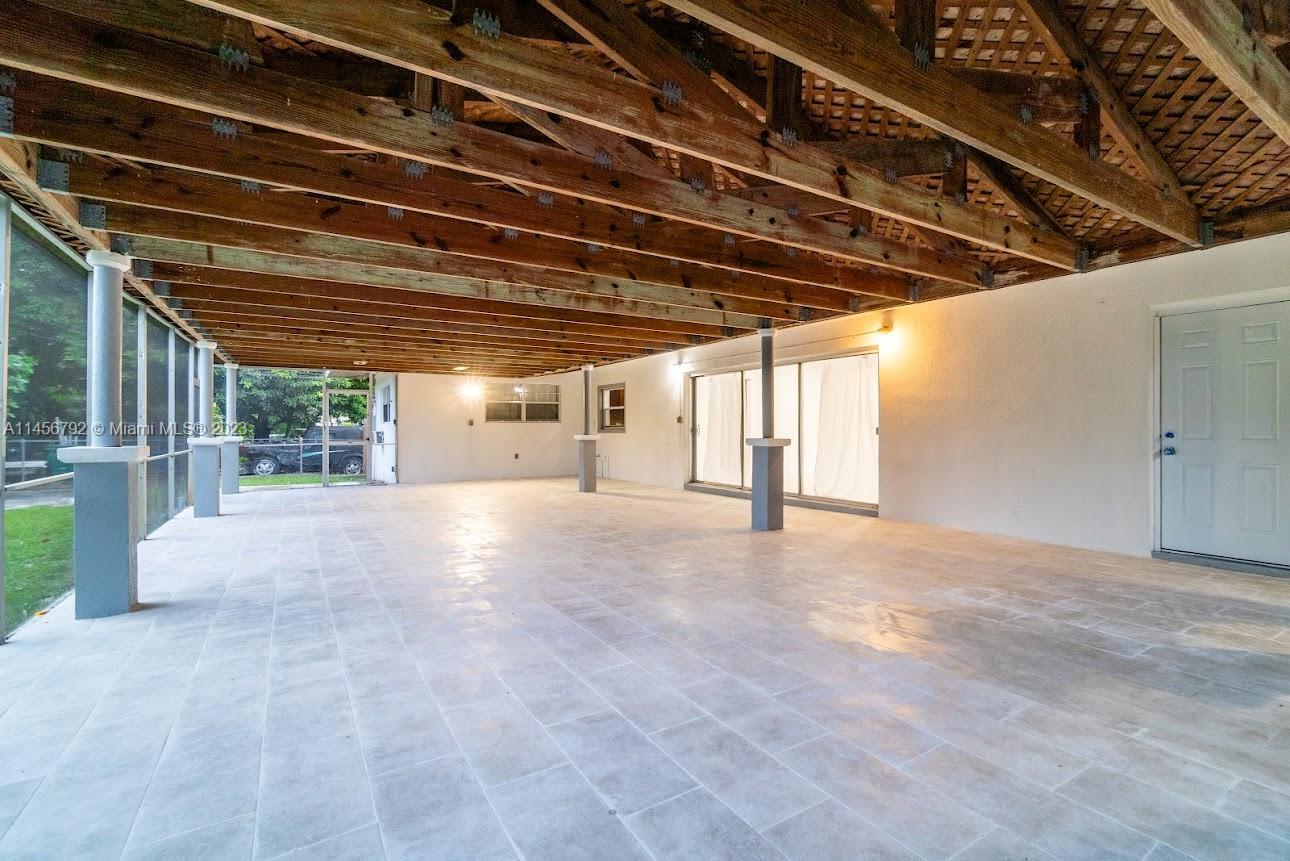 320 NE 160th St Unit: main