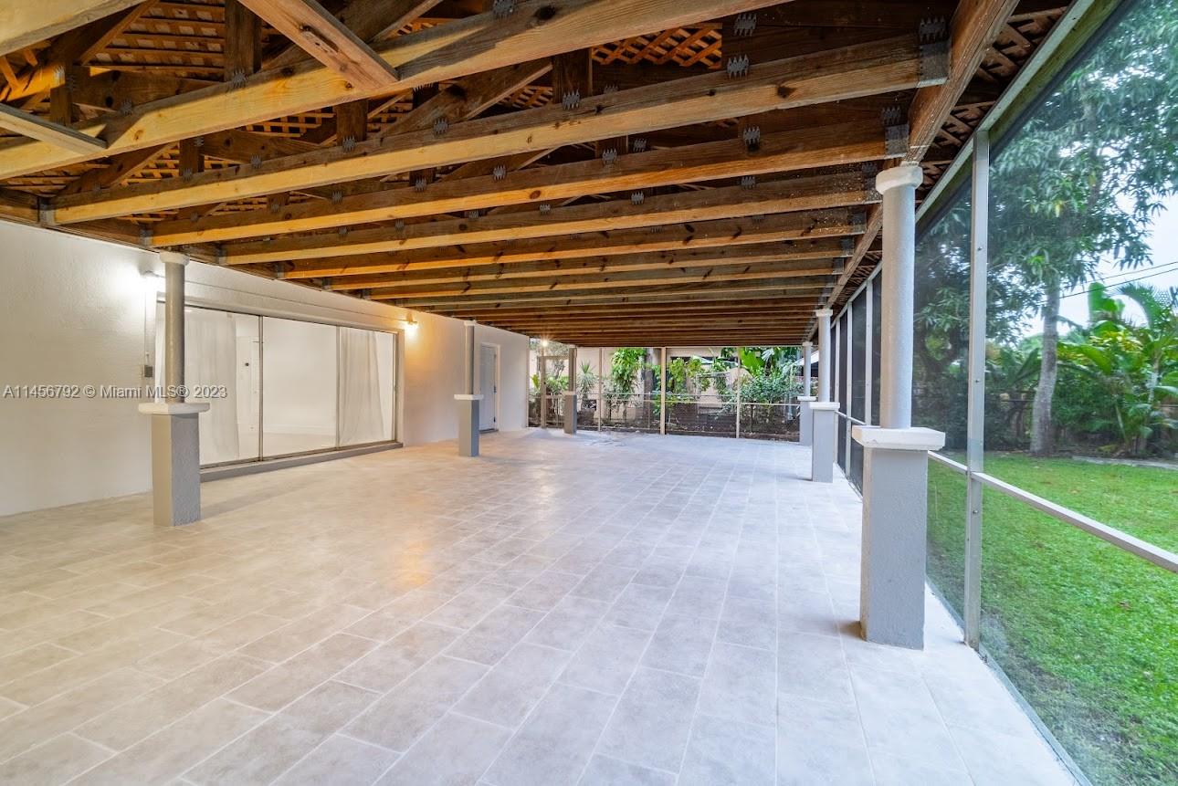 320 NE 160th St Unit: main