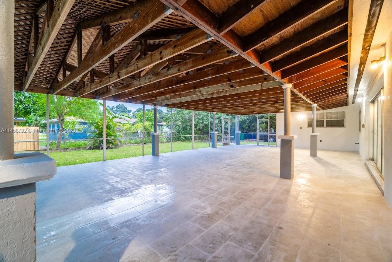 320 NE 160th St Unit: main