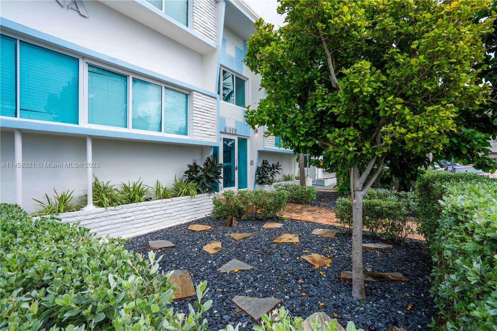 6971 Carlyle Ave # 208