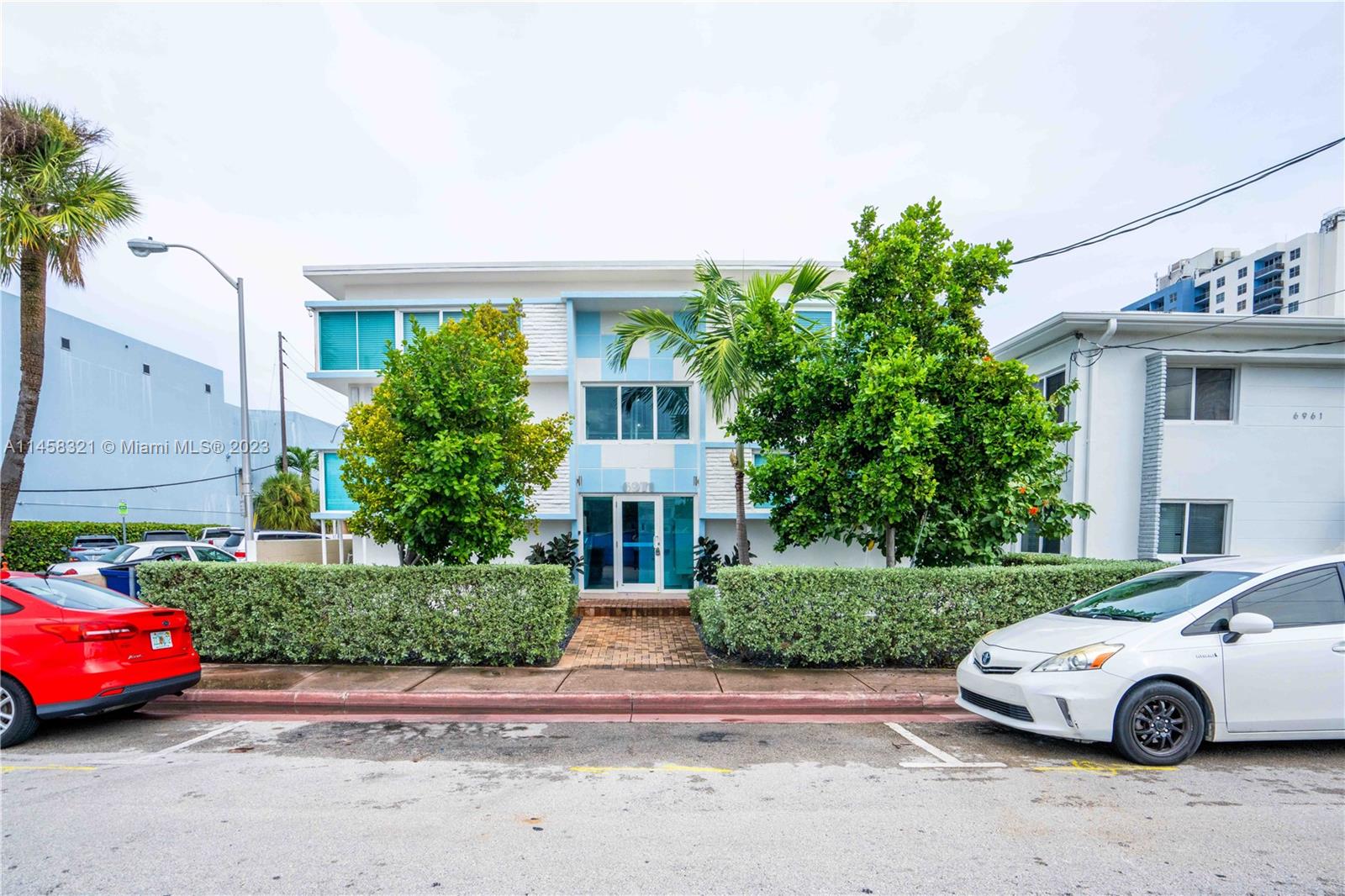 6971 Carlyle Ave # 208