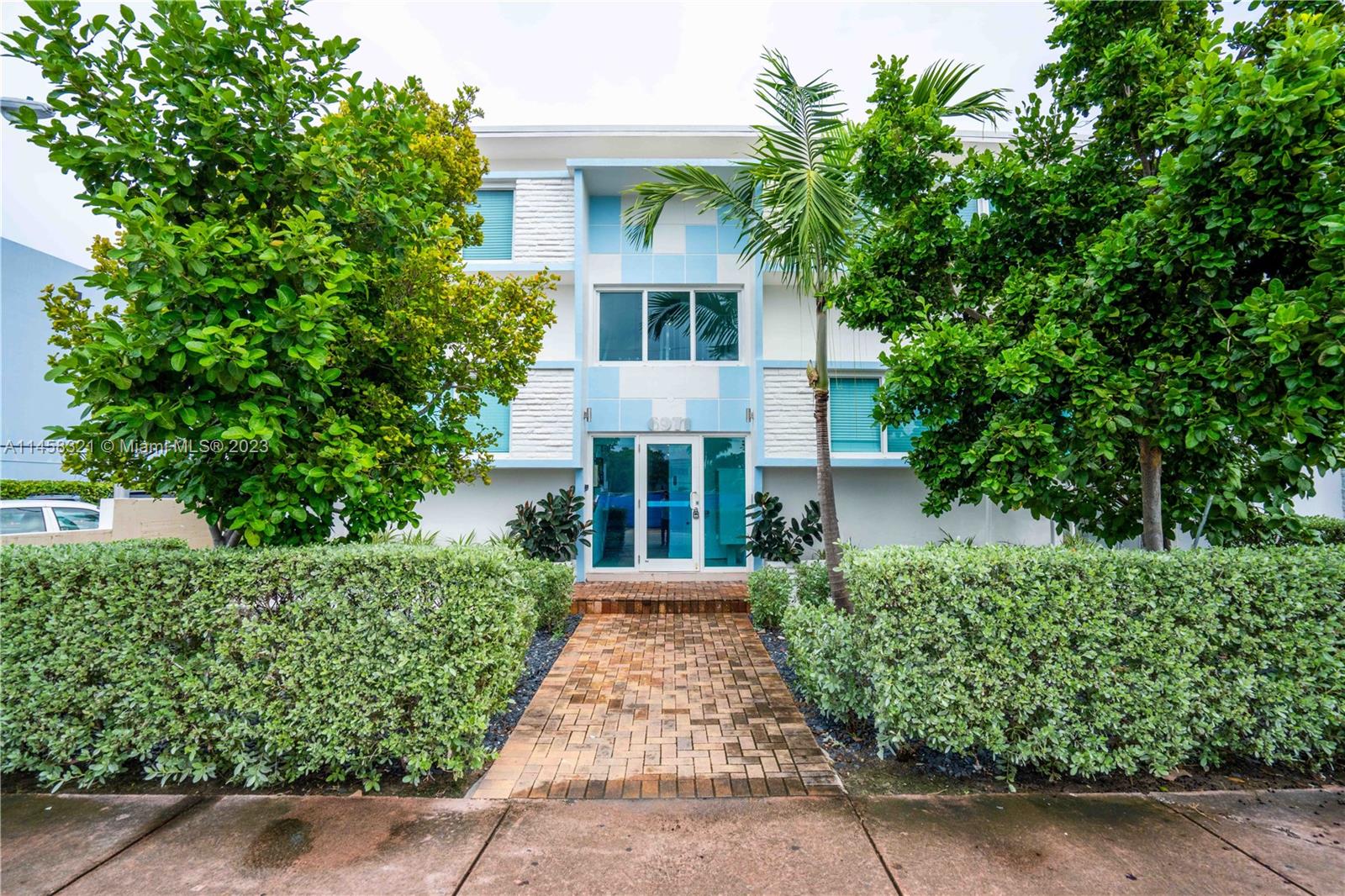 6971 Carlyle Ave # 208