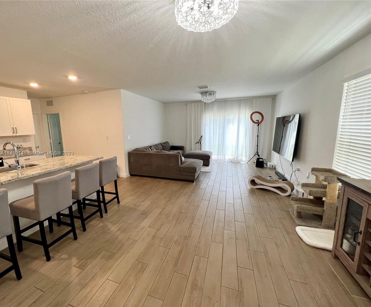 493 NE 6th Pl # 493