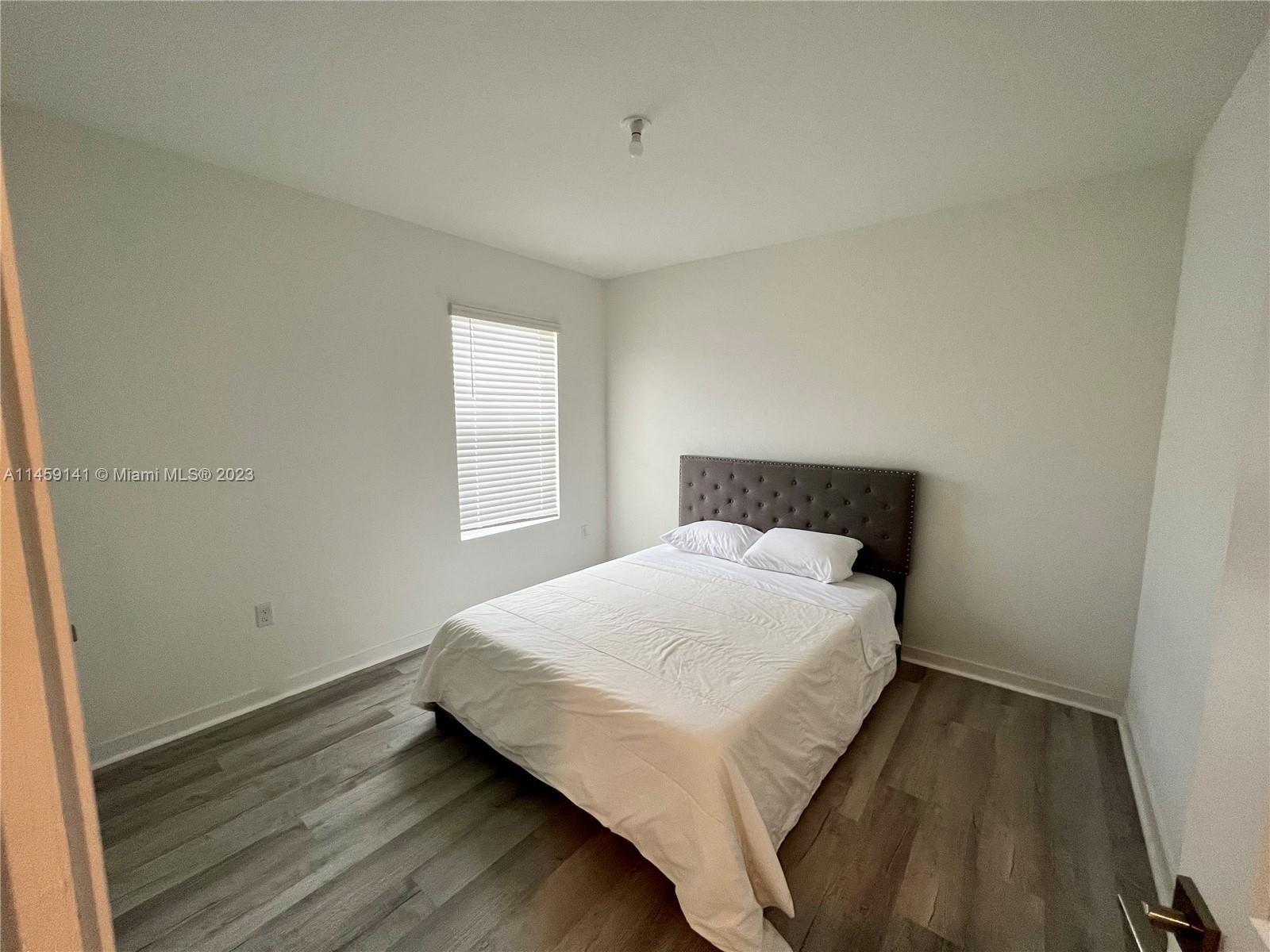 493 NE 6th Pl # 493