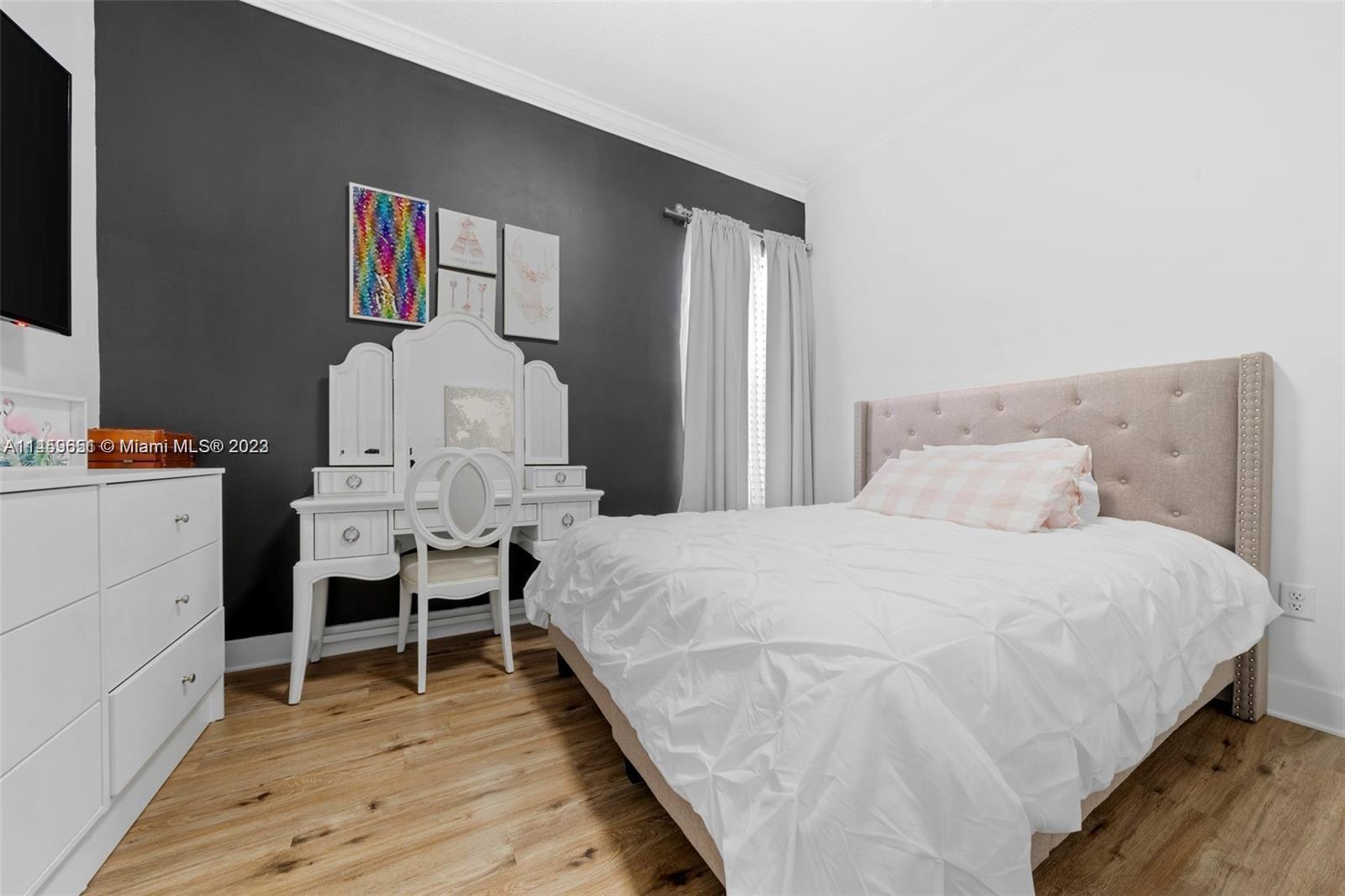 3222 W 99th Pl