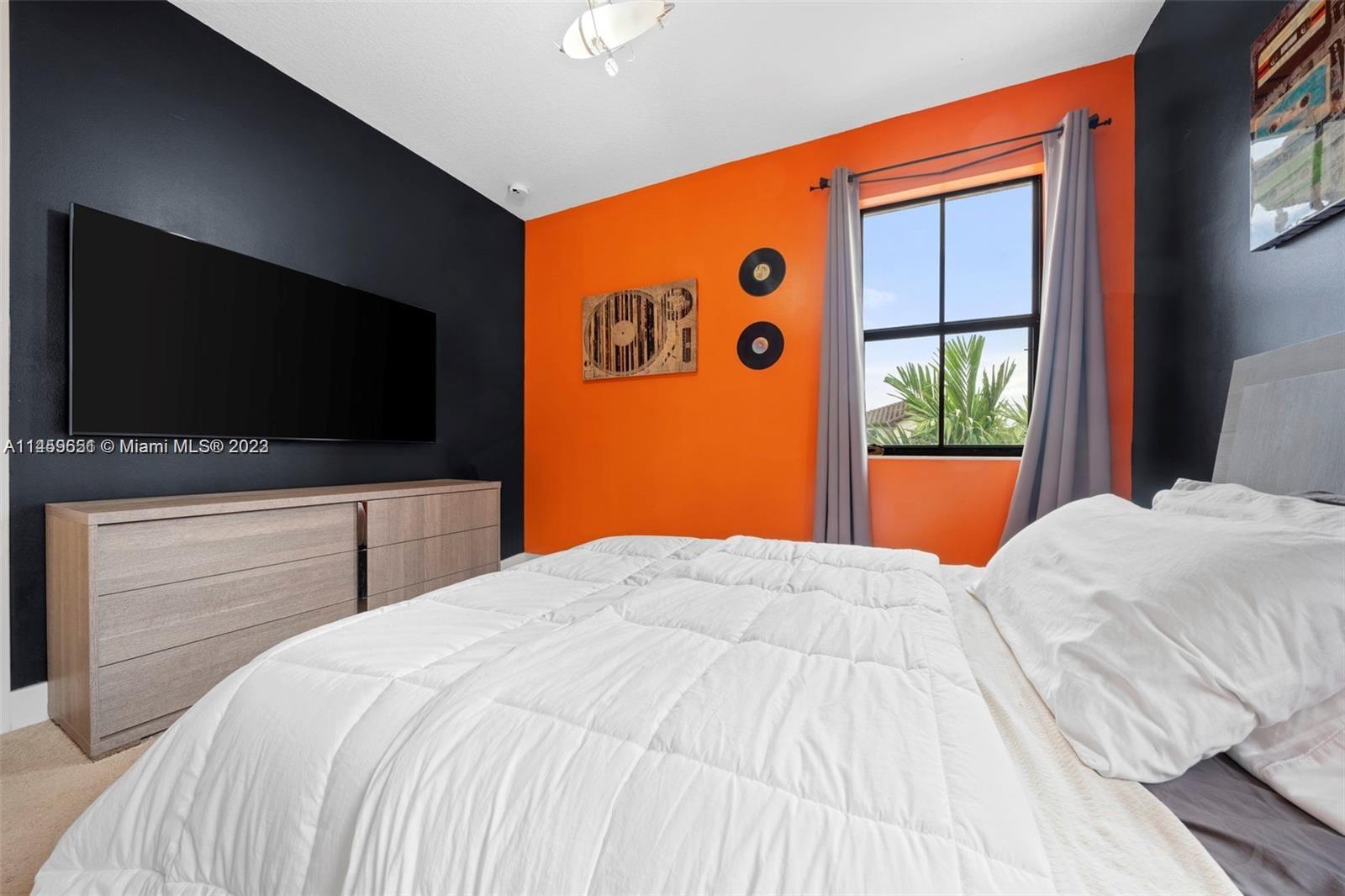 3222 W 99th Pl