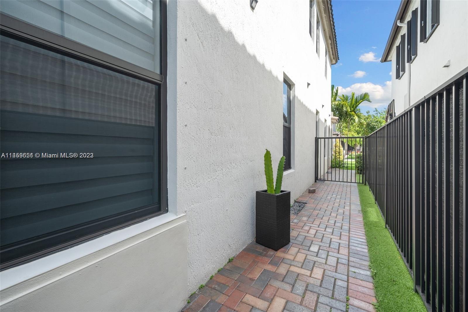 3222 W 99th Pl