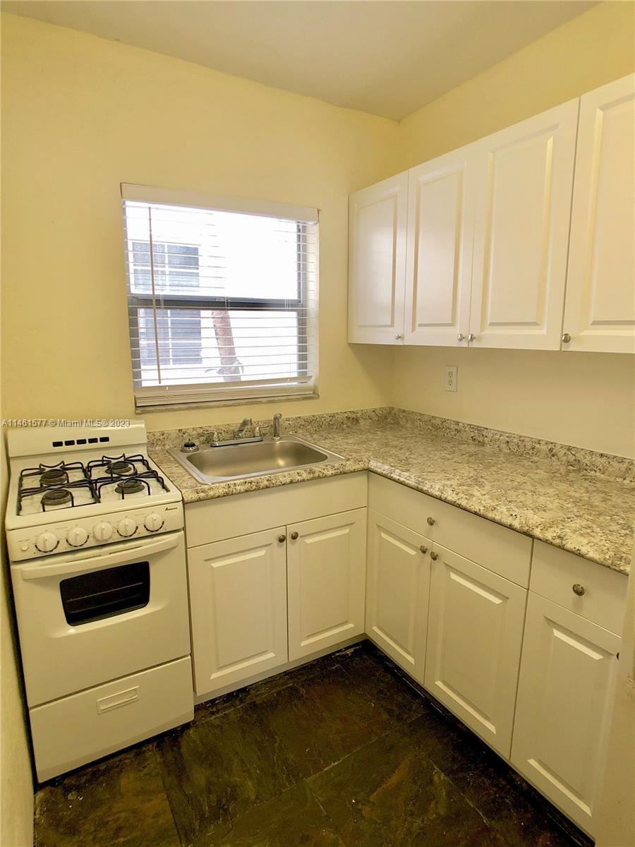 1040 Jefferson Ave # 2