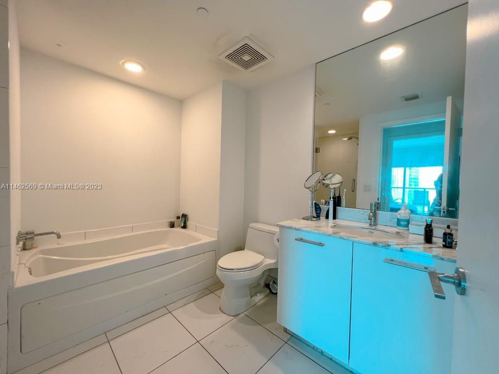 55 SE 6th St # 3706