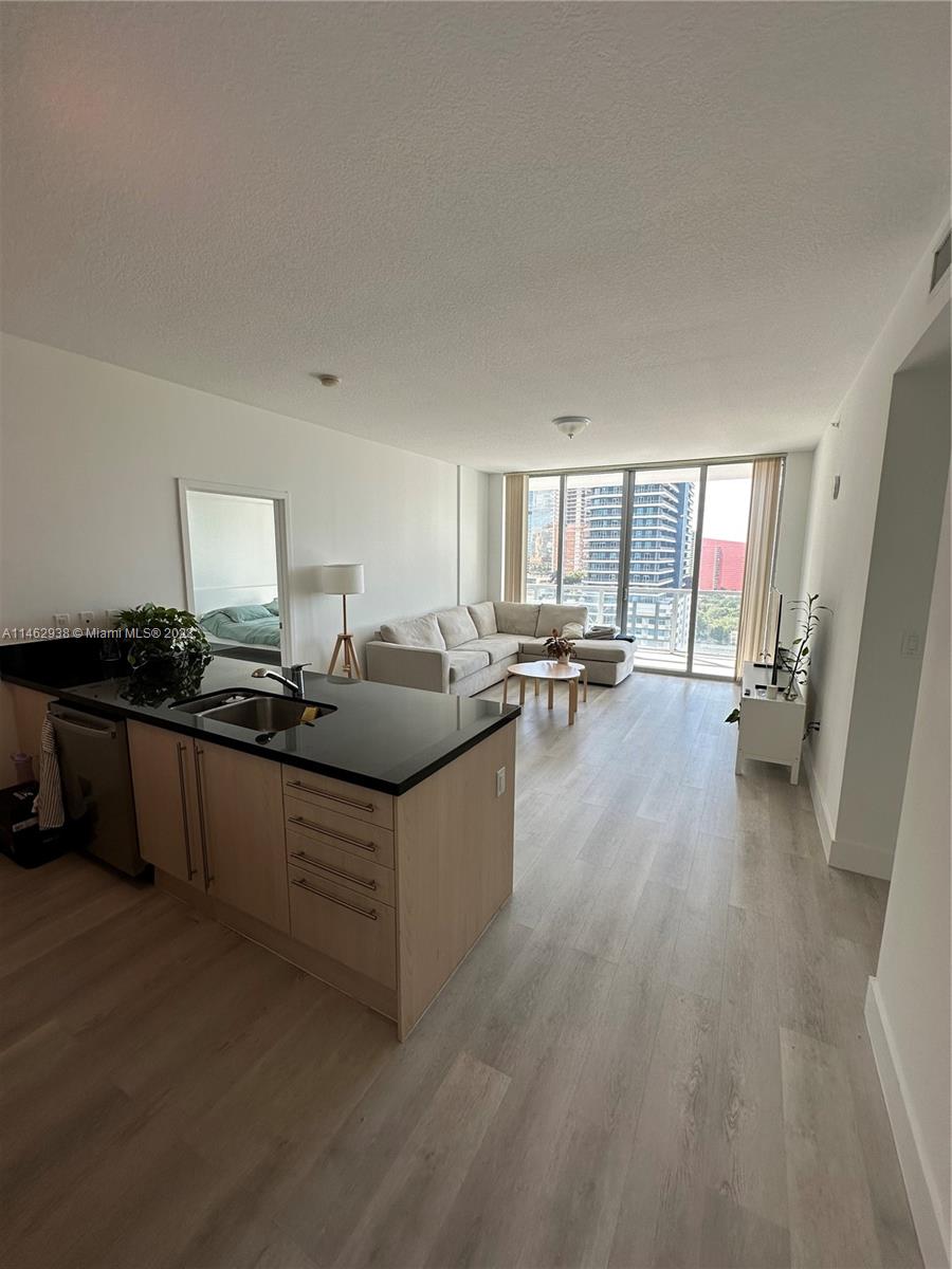 79 SW 12th St Unit: 2203-S