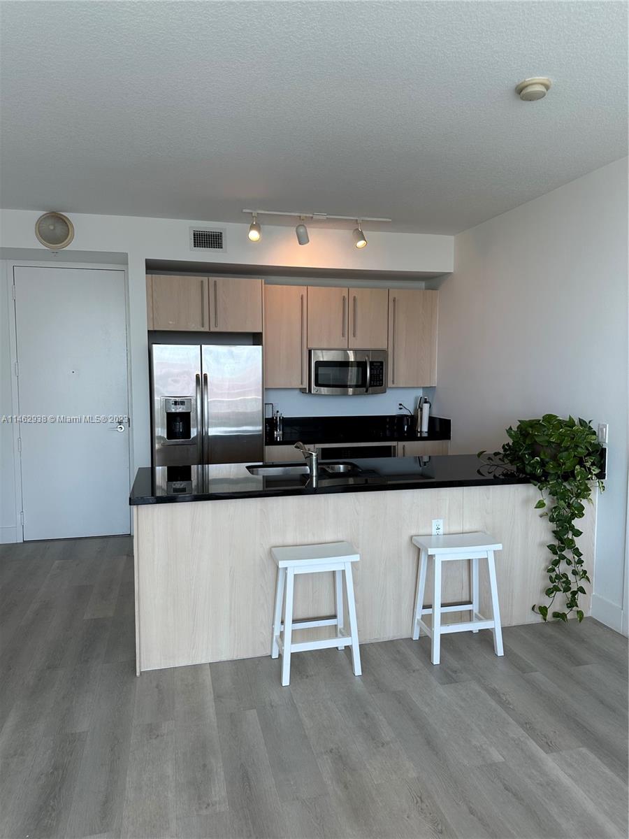 79 SW 12th St Unit: 2203-S