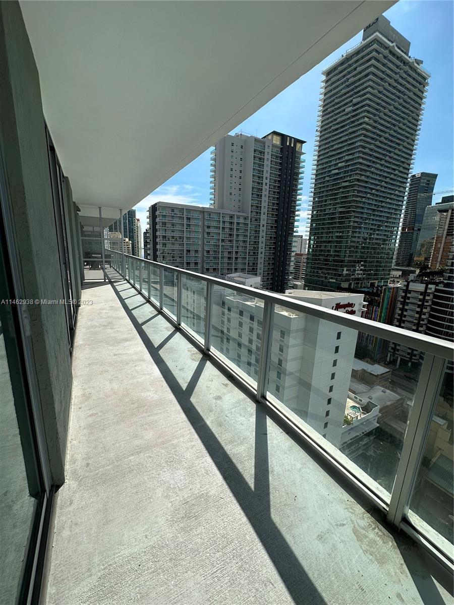 79 SW 12th St Unit: 2203-S