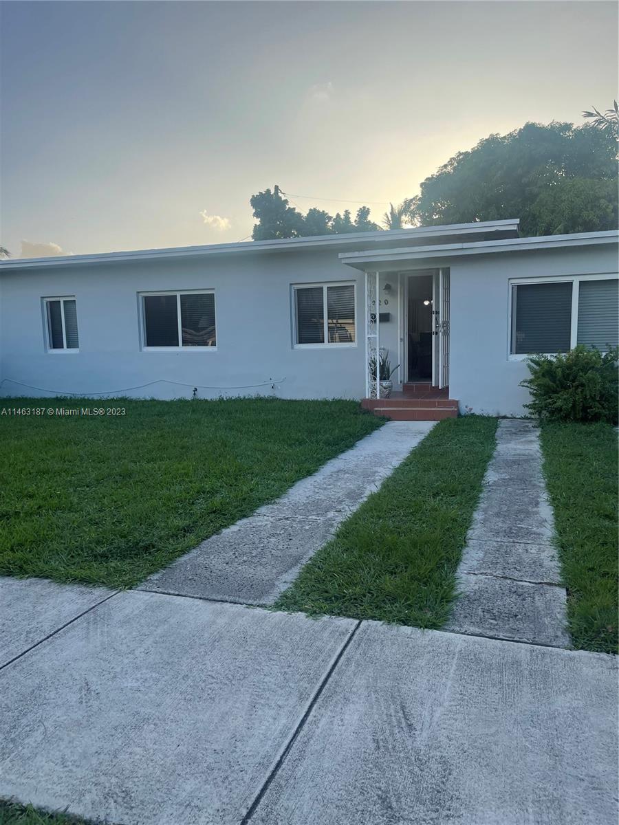 220 SW 52nd Ct