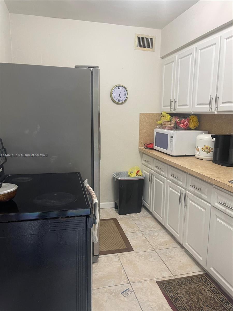220 SW 52nd Ct