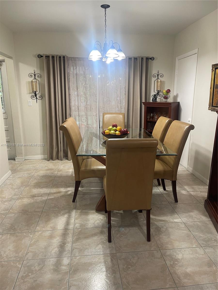 220 SW 52nd Ct