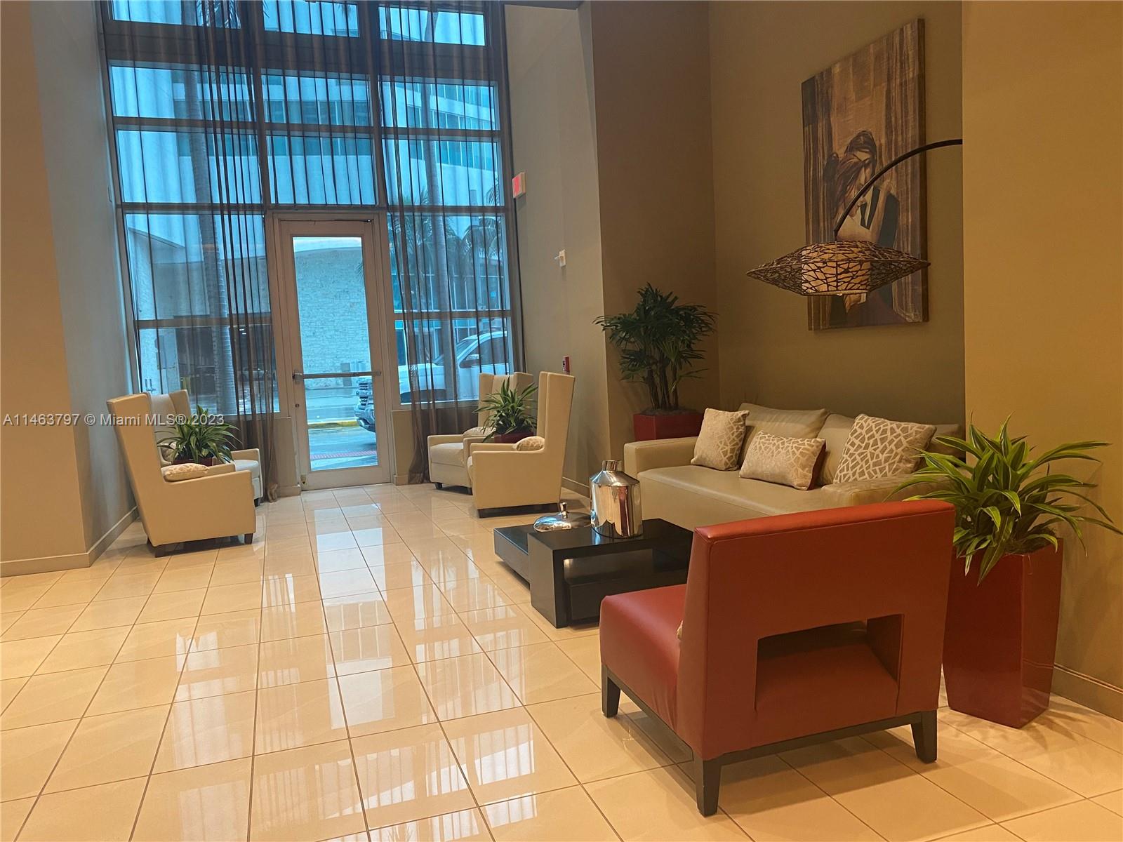 300 S Biscayne Blvd # 620 Unit: L-620