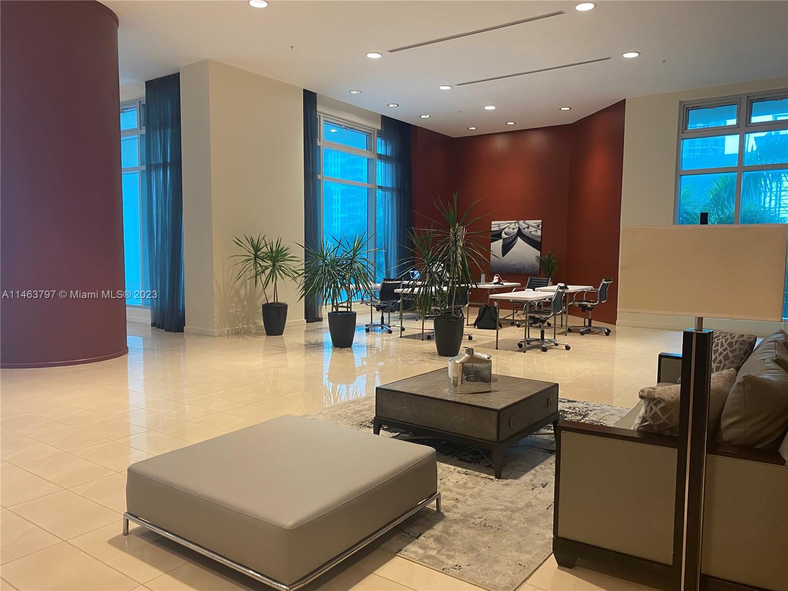 300 S Biscayne Blvd # 620 Unit: L-620