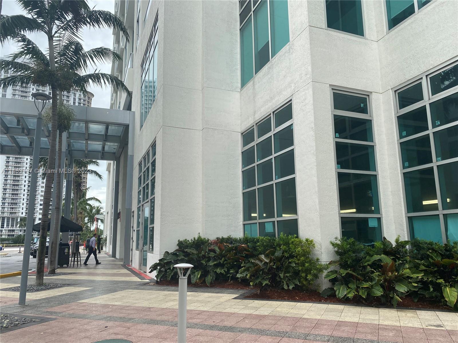300 S Biscayne Blvd # 620 Unit: L-620