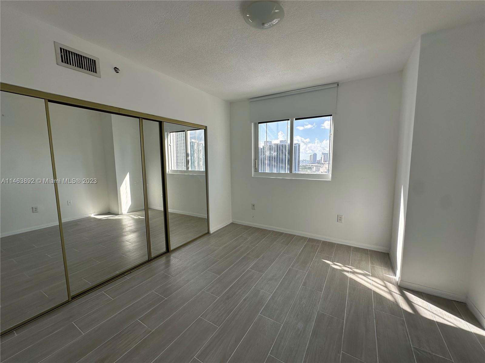 275 NE 18 ST # 2105