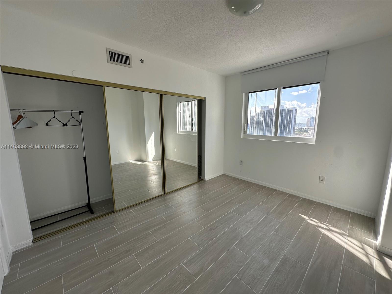 275 NE 18 ST # 2105