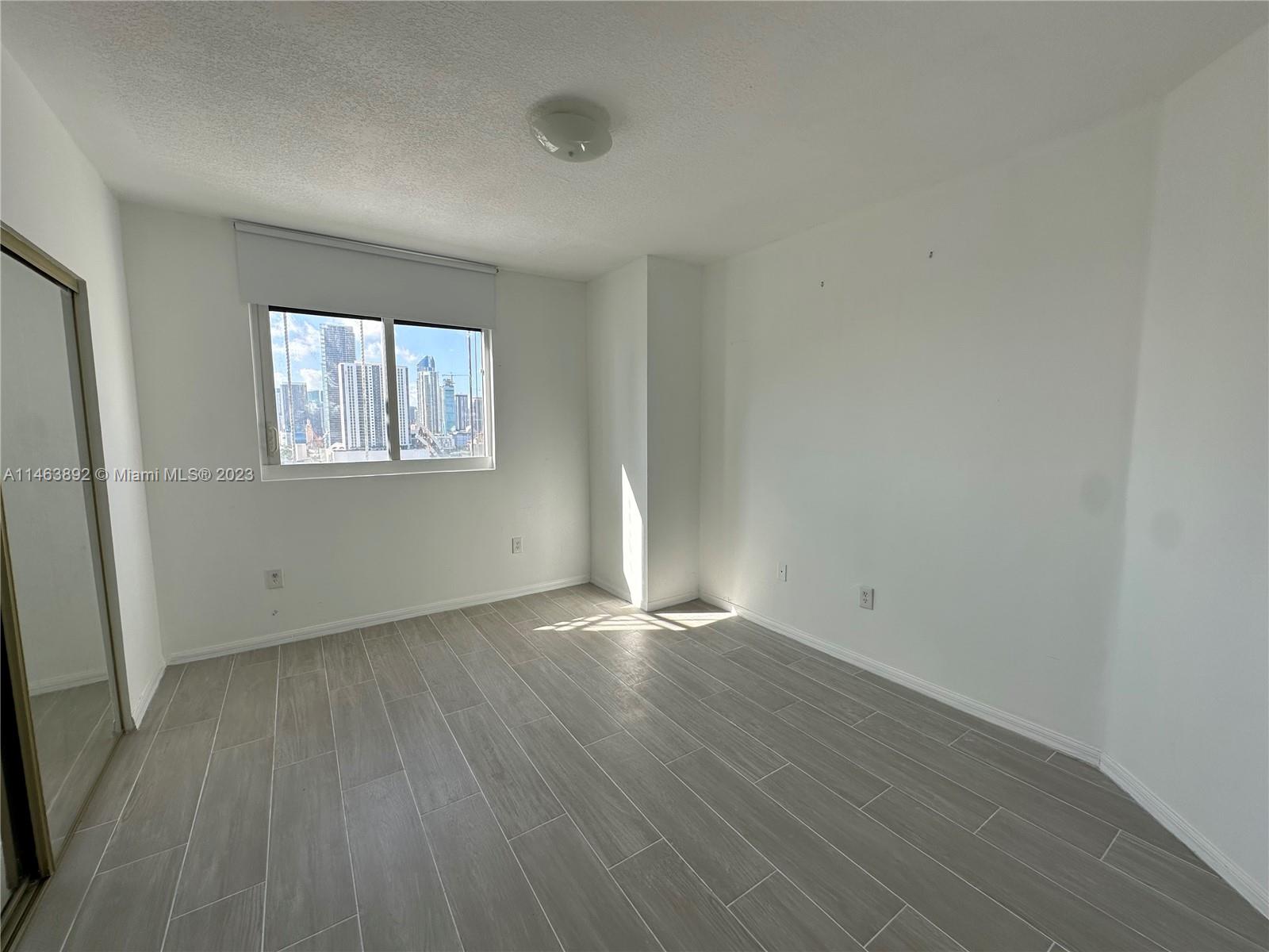 275 NE 18 ST # 2105