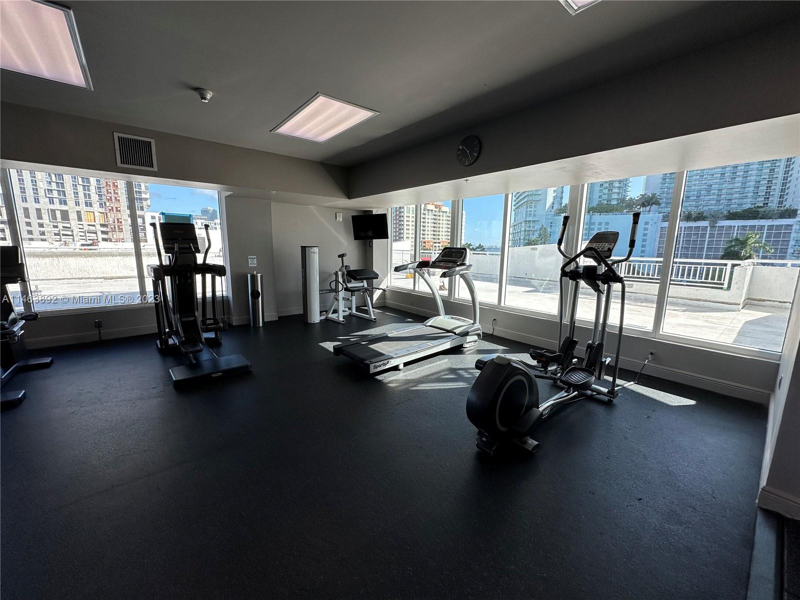 275 NE 18 ST # 2105