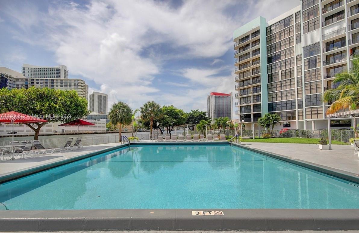 200 Leslie Dr # 530