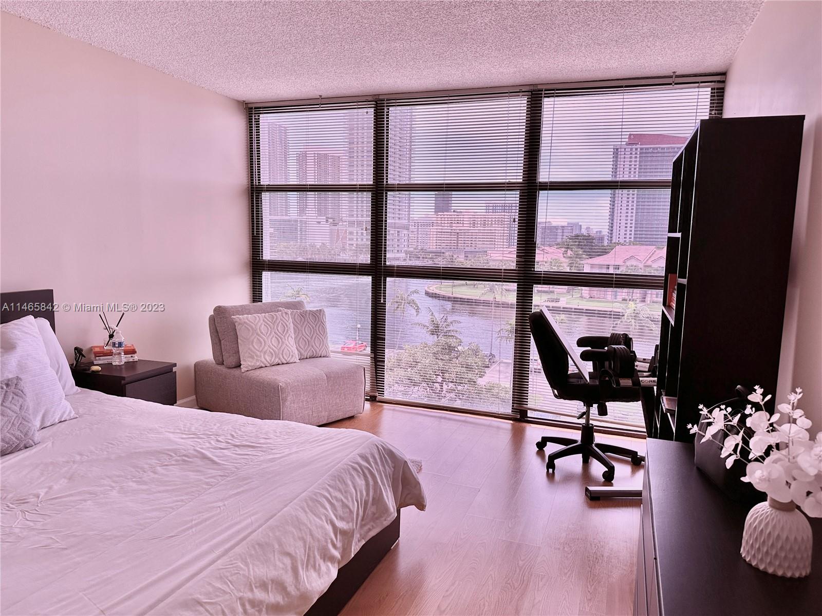 200 Leslie Dr # 530