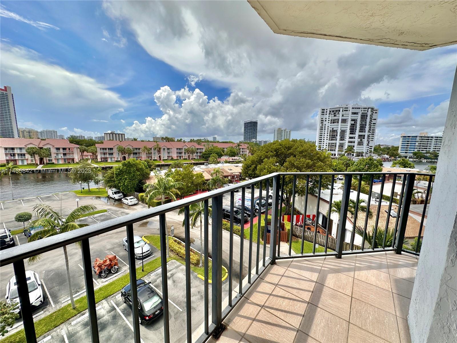 200 Leslie Dr # 530